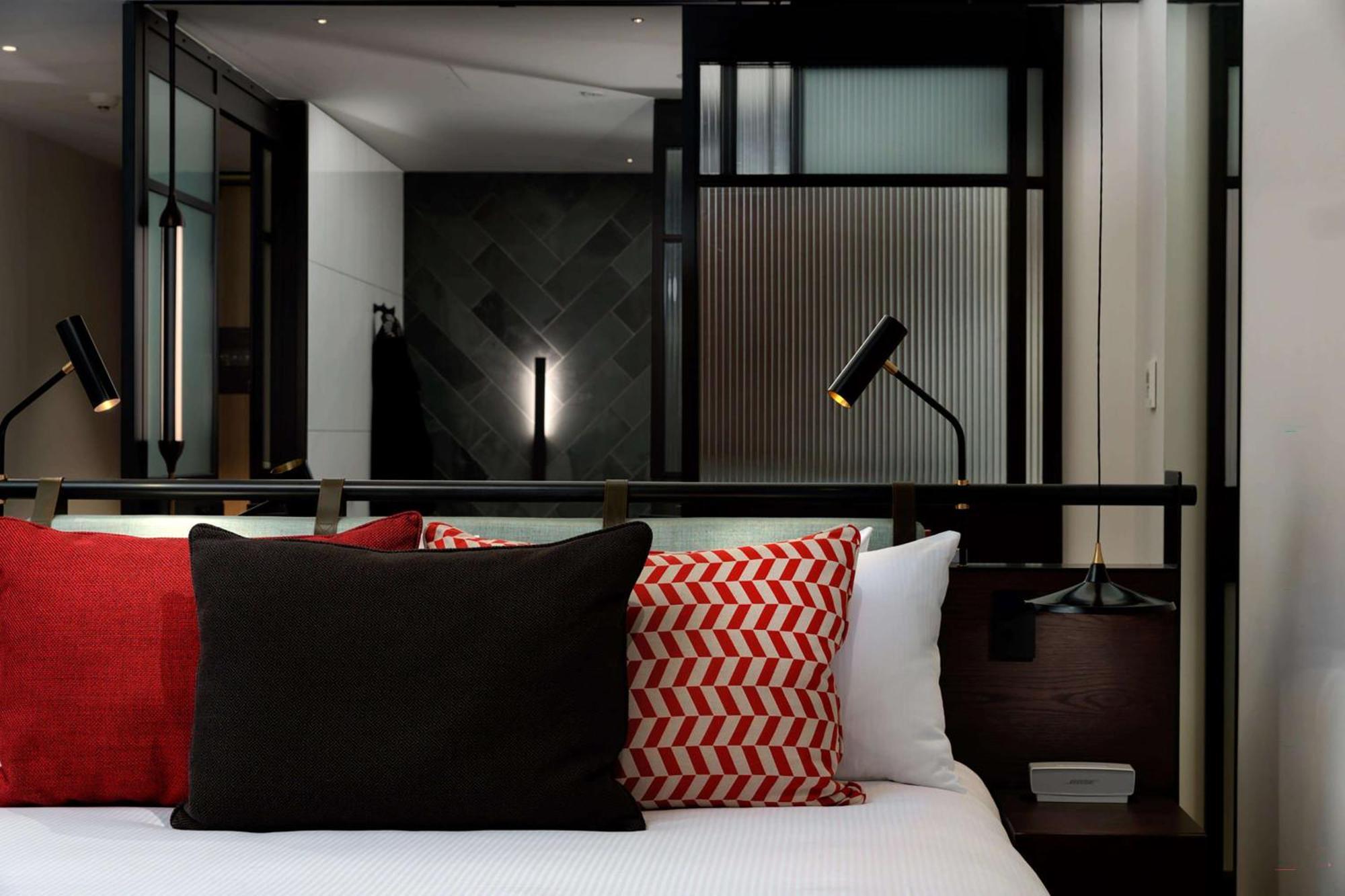 Qt Melbourne Hotel Exterior photo A room at the hotel